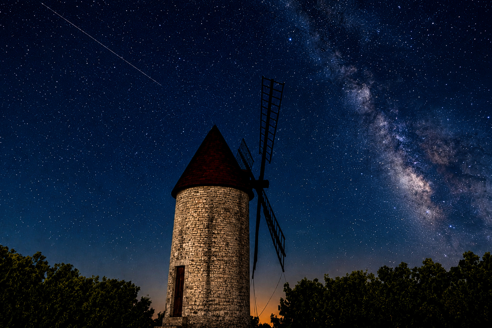 Moulin de Verrières sous la Voie lactée