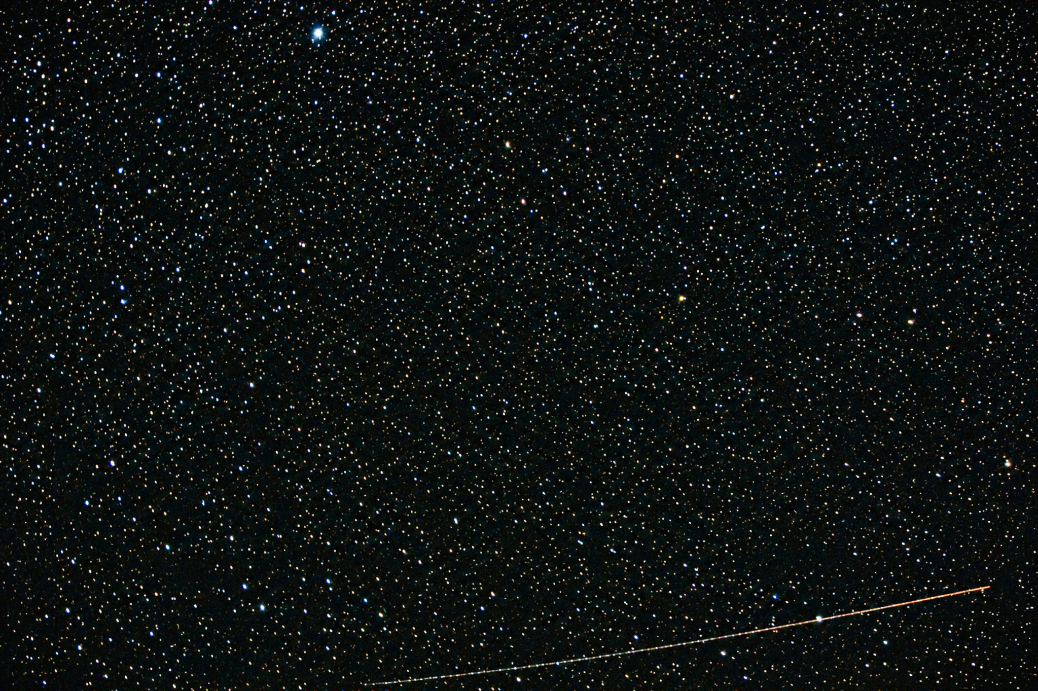 Immense champ d'étoiles dans le ciel noir